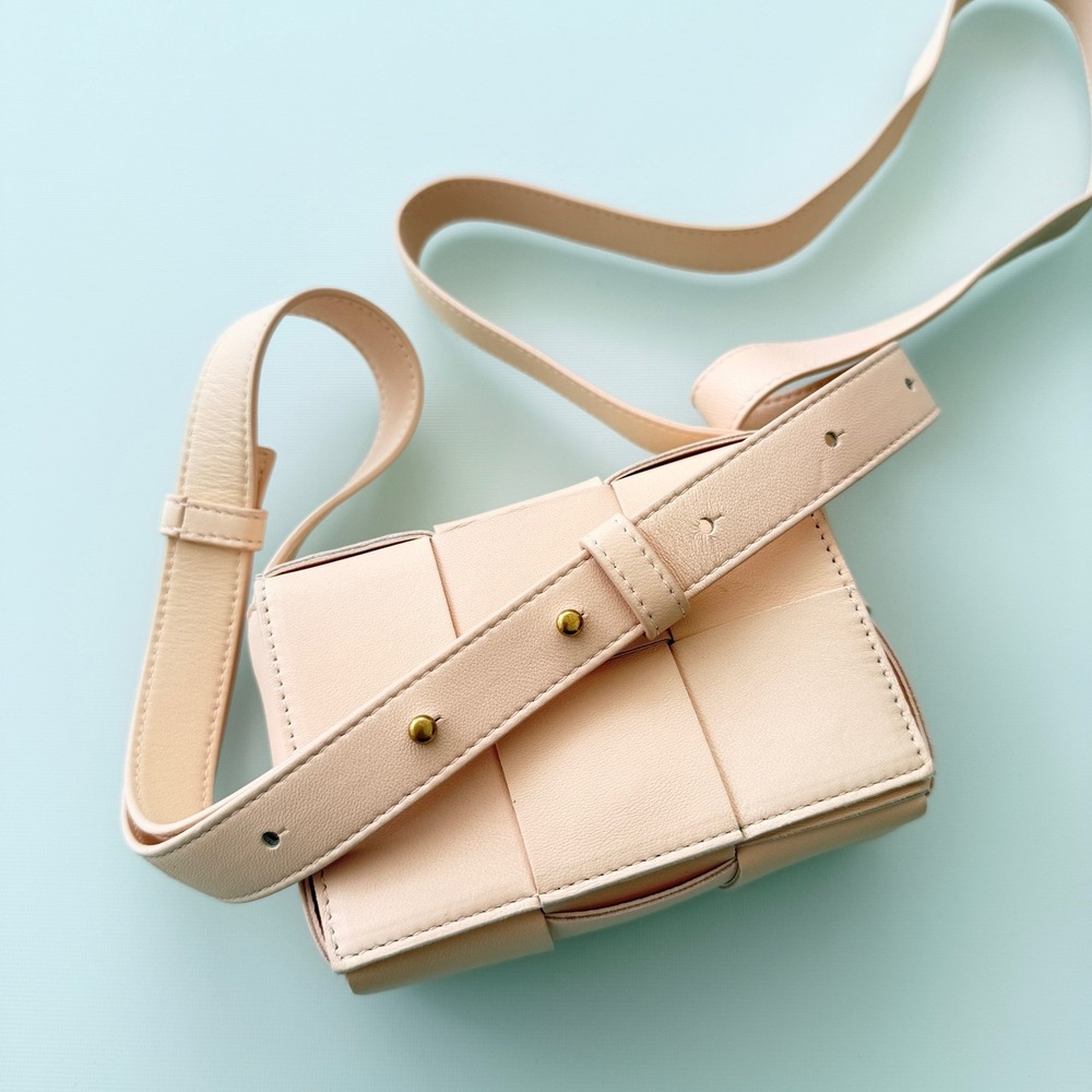 Bottega Veneta Cassette Wallet on Strap Pink Maxi Intrecciato Leather 667048 - Picture 6 of 15
